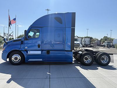 2022 Freightliner CASCADIA 126