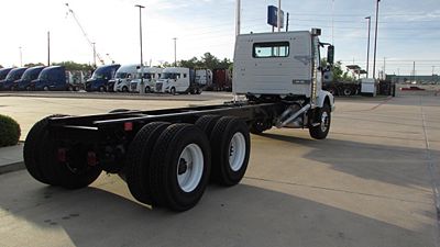 2025 Volvo VHD64B300