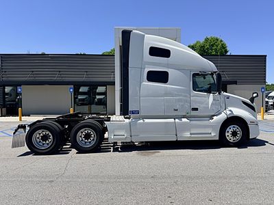 2023 Volvo VNL760