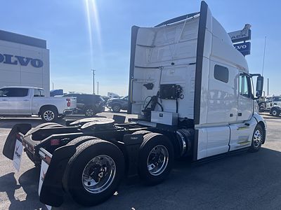 2023 Volvo VNL64T740