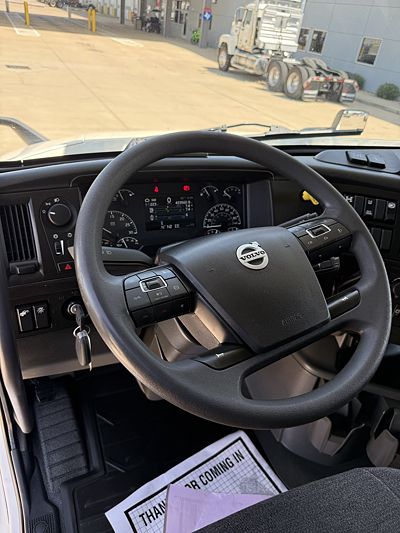 2022 Volvo VNL64T740