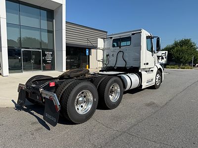 2022 Volvo VNL64T300