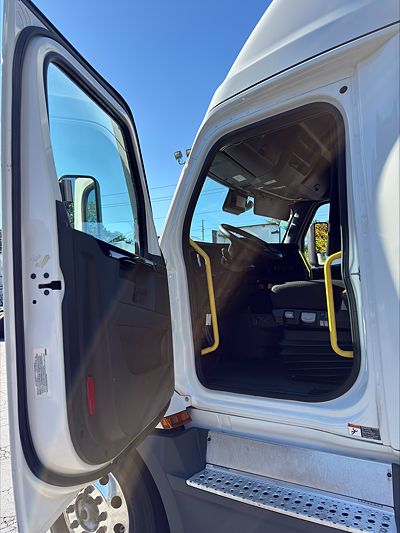 2024 Freightliner CASCADIA 126