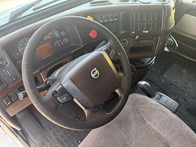 2015 Volvo VNL64T630