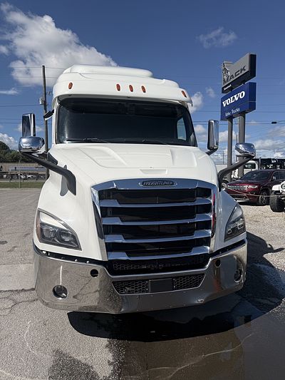 2020 Freightliner CASCADIA 126