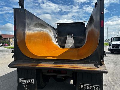 2025 Volvo VHD84B300