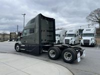 2025 Volvo VNL64T660