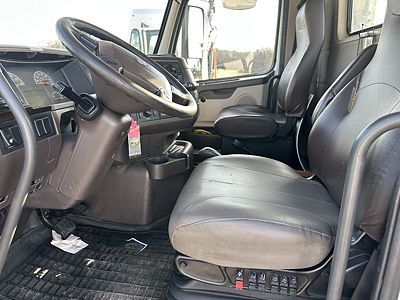2016 Volvo VNM200