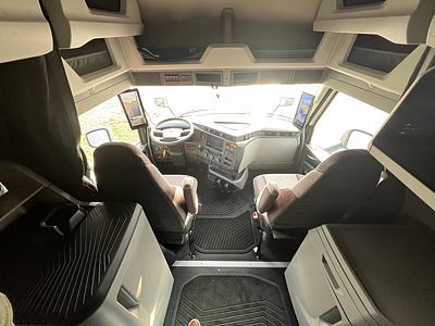 2027 Volvo VNL64T860