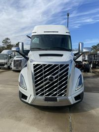 2025 Volvo VNL64T840