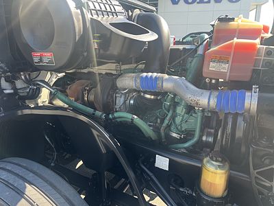2023 Volvo VNL64T740