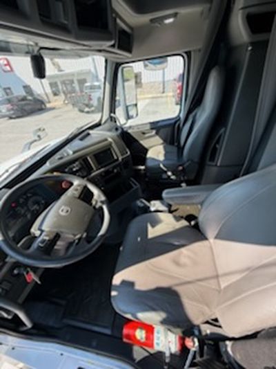 2019 Volvo VNL64T740