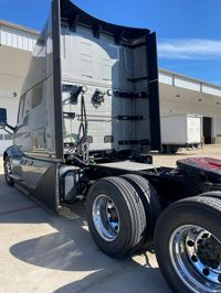 2025 Volvo VNL64T860