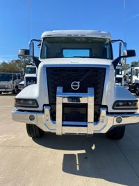 2025 Volvo VHD64B300