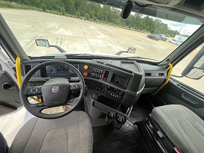 2020 Volvo VNR64T400