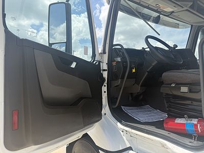 2019 Volvo VNR64T400