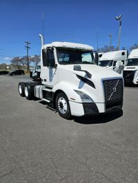 2019 Volvo VNL64T300