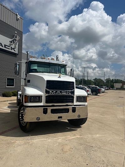 2027 Mack PINNACLE 64T