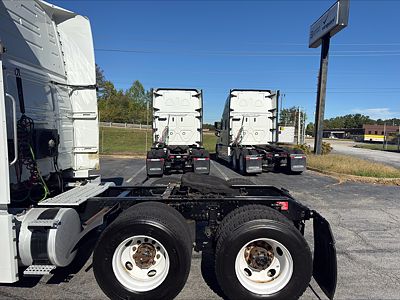 2020 Volvo VNL64T760