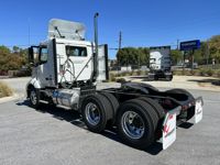 2025 Volvo VNL64T300
