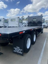 2025 Volvo VHD64B300