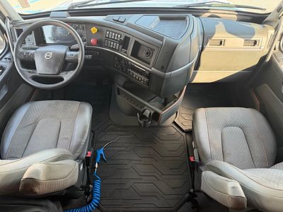 2023 Volvo VNL64T760