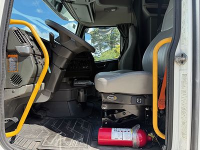 2023 Volvo VNL64T740
