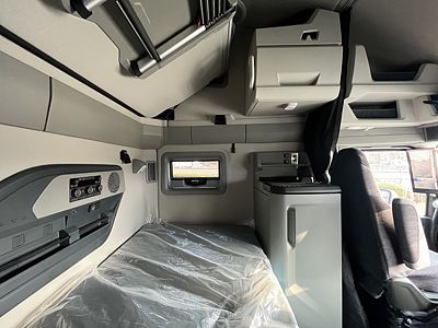 2027 Volvo VNL64T860