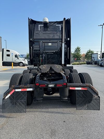 2022 Volvo VNL64T860