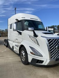 2025 Volvo VNL64T840