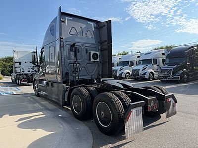 2022 Freightliner CASCADIA 126