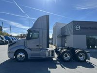 2025 Volvo VNL64T300