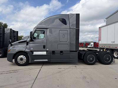 2022 Freightliner CASCADIA 126