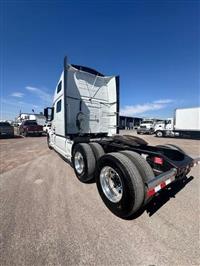 2025 Volvo VNL64T860