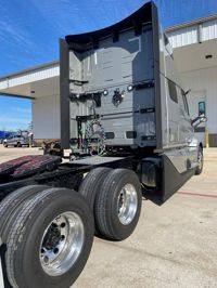 2025 Volvo VNL64T860