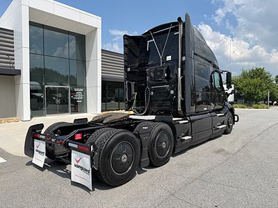 2022 Volvo VNL64T760