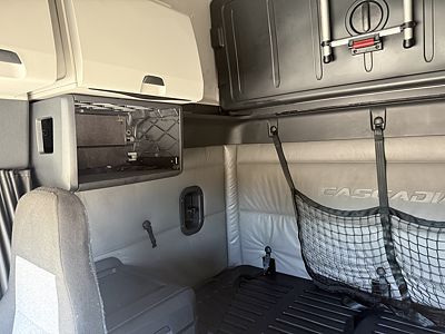 2022 Freightliner CASCADIA 126