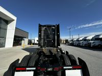 2022 Volvo VNL64T760