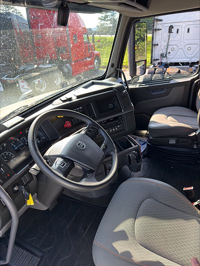 2023 Volvo VNL64T