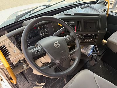 2023 Volvo VNL64T740