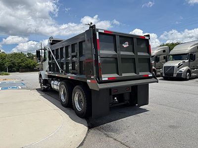 2017 Volvo VNM64T200