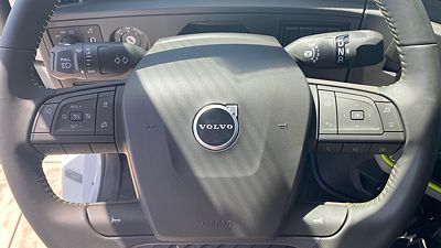 2025 Volvo VNL64T660