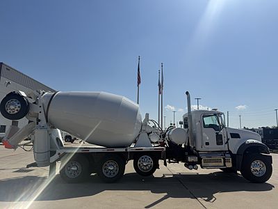 2021 Mack GR64F