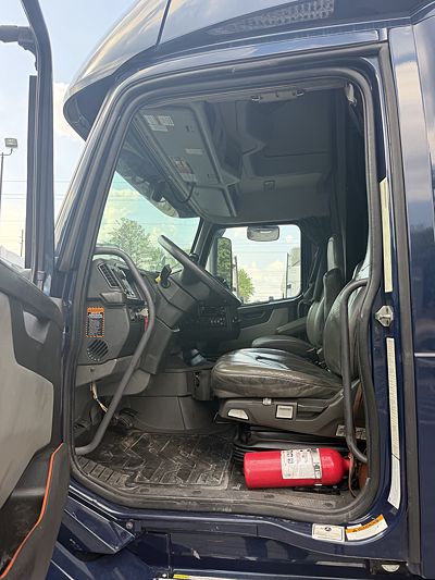 2020 Volvo VNL64T860