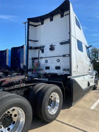2025 Volvo VNL64T860