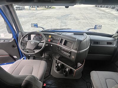 2022 Volvo VNL64T760