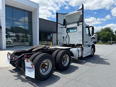 2025 Volvo VNR64T300