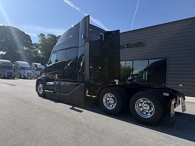 2027 Volvo VNL64T860