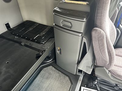 2021 Volvo VNL64T760