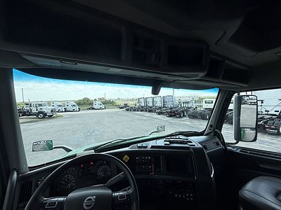 2022 Volvo VNL64T760
